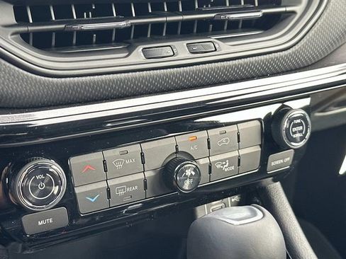 New 2026 Jeep Compass Latitude AWD/4WD image 32