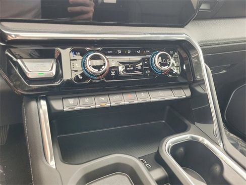 New 2025 GMC Sierra 2500 Denali w/ Denali Reserve Package image 25