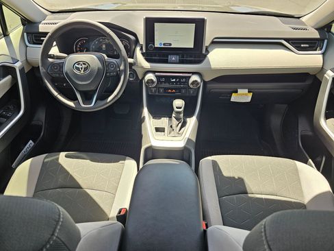Used 2025 Toyota RAV4 XLE AWD/4WD image 15