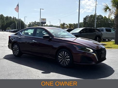 Used 2024 Nissan Altima 2.5 SV FWD image 3