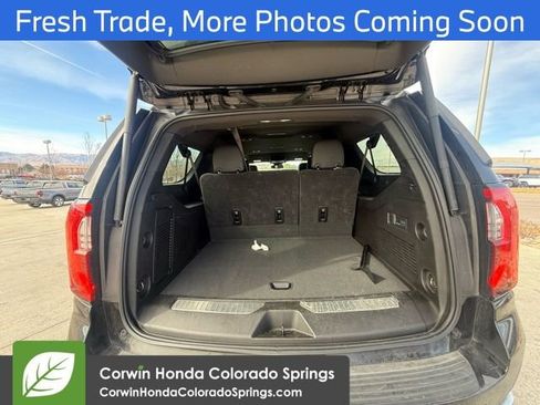 Used 2025 GMC Yukon XL Denali image 17