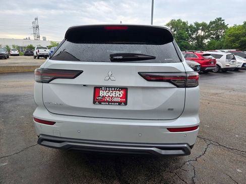 New 2025 Mitsubishi Outlander SE image 12