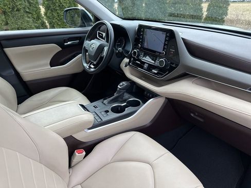 Certified 2020 Toyota Highlander XLE image 35