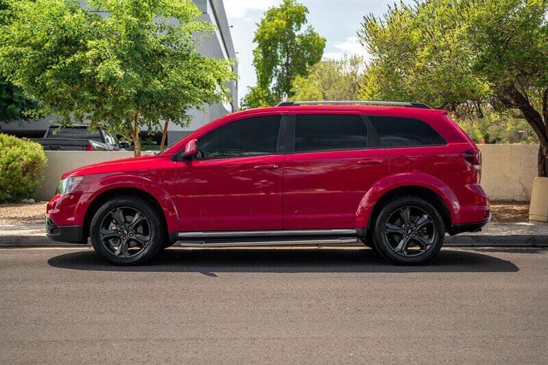 Used 2020 Dodge Journey Crossroad FWD image 2