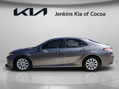 Used 2018 Toyota Camry LE w/ Convenience Package FWD image 9