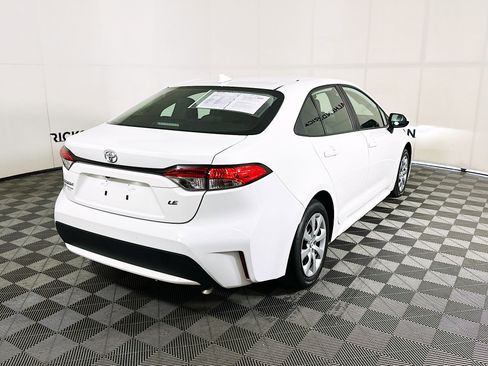 Used 2022 Toyota Corolla LE image 3