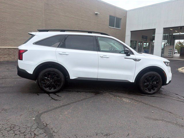 Used 2023 Kia Sorento S w/ Panoramic Sunroof Package AWD/4WD image 5