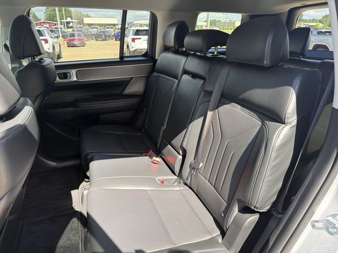Used 2025 Hyundai Santa Fe SEL FWD image 6