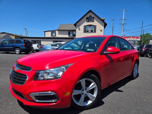 Used 2015 Chevrolet Cruze LT image 2