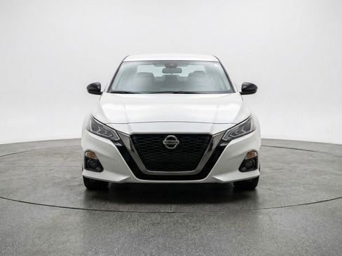 Used 2025 Nissan Altima 2.5 SV FWD image 2