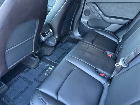 Used 2021 Tesla Model Y Long Range image 13