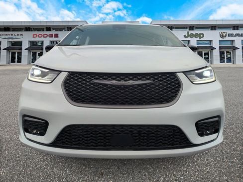 New 2026 Chrysler Pacifica Select FWD image 3