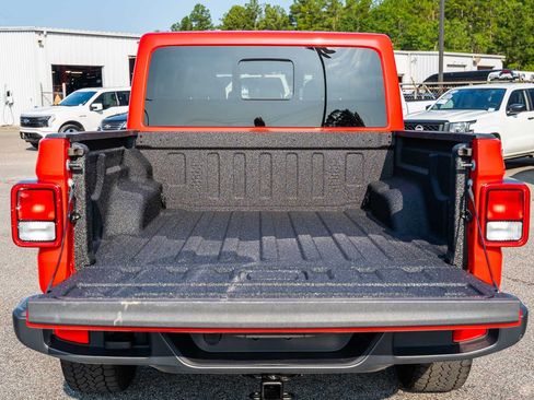 Used 2024 Jeep Gladiator Sport AWD/4WD image 18