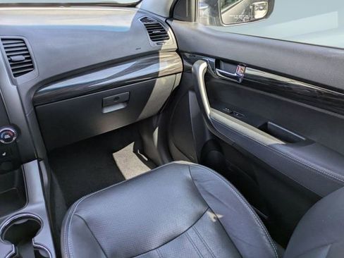 Used 2013 Kia Sorento SX w/ SX Premium Pkg FWD image 17