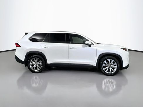 Used 2024 Toyota Grand Highlander FWD image 3