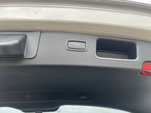 Used 2020 Porsche Macan Turbo image 22