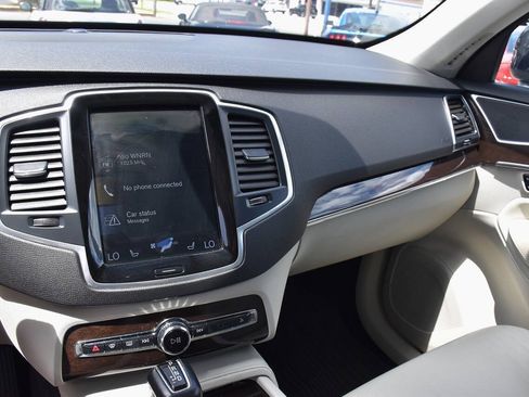 Used 2019 Volvo XC90 T5 Momentum FWD image 21
