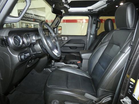 Used 2022 Jeep Wrangler Unlimited Sahara image 10