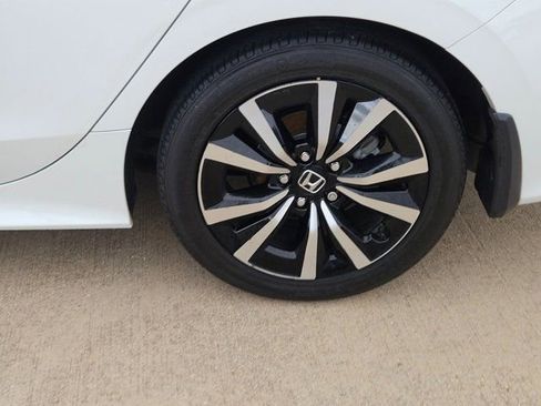 Used 2024 Honda Civic EX image 3