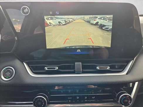Used 2025 Chevrolet Equinox LT FWD image 16