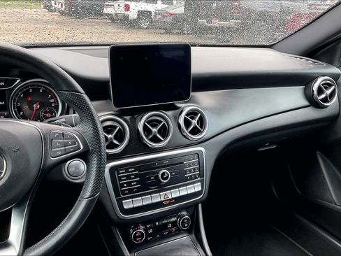 Used 2019 Mercedes-Benz GLA 250 4MATIC image 9