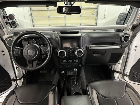 Used 2014 Jeep Wrangler Unlimited Rubicon w/ Max Tow Package AWD/4WD image 23