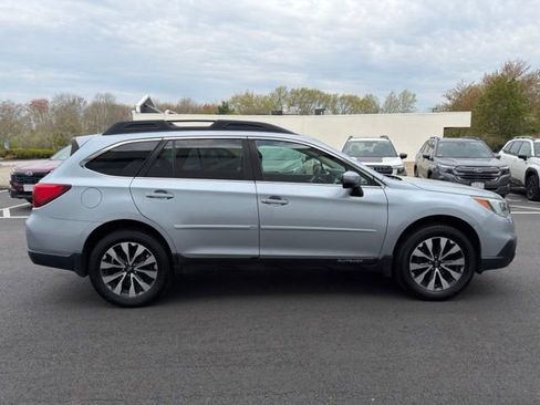 Used 2017 Subaru Outback 2.5i Limited AWD/4WD image 4