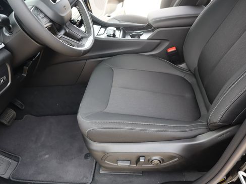 New 2026 Jeep Grand Cherokee L Laredo AWD/4WD image 11