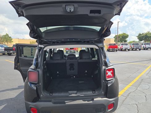 Used 2022 Jeep Renegade Limited AWD/4WD image 20