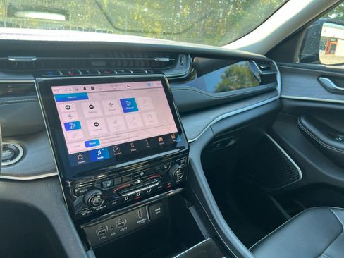 Used 2024 Jeep Grand Cherokee Limited 4xe image 35