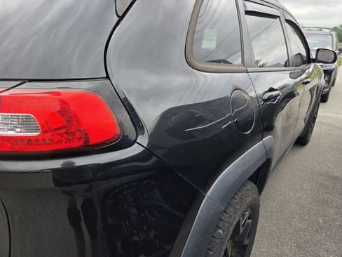 Used 2016 Jeep Cherokee Trailhawk w/ Comfort/Convenience Group AWD/4WD image 5