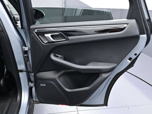 Certified 2020 Porsche Macan AWD/4WD image 25