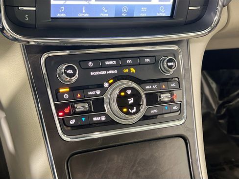 Used 2020 Lincoln Continental AWD w/ Premium Package image 16