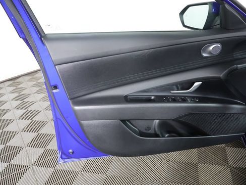 Used 2025 Hyundai Elantra SE FWD image 19