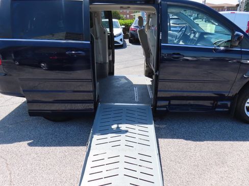 Used 2012 Dodge Grand Caravan Crew w/ Crew Value Pkg FWD image 23