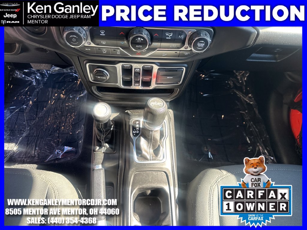 Used 2018 Jeep Wrangler Unlimited Sahara w/ Dual Top Group AWD/4WD image 16