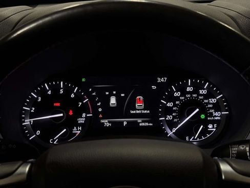 Used 2020 Toyota Highlander XLE AWD/4WD image 16