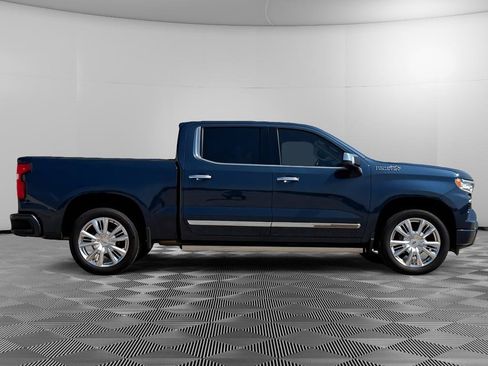 Used 2022 Chevrolet Silverado 1500 High Country w/ High Country Premium Package AWD/4WD image 2