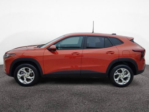 Used 2024 Chevrolet Trax LS w/ LS Convenience Package FWD image 4