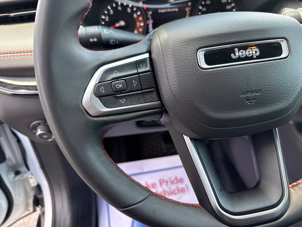 Used 2025 Jeep Compass Trailhawk AWD/4WD image 18