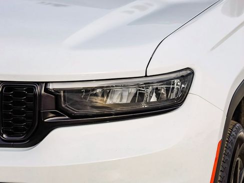 Certified 2024 Jeep Grand Cherokee L Altitude image 5