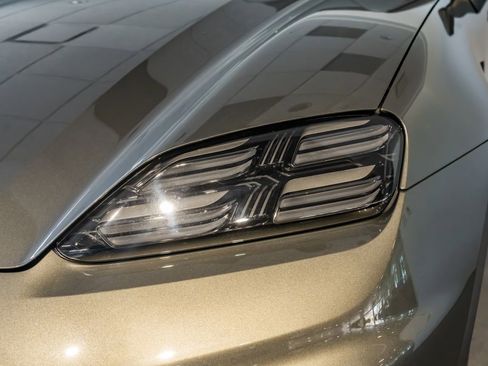 Certified 2024 Porsche Macan 4 Electric AWD/4WD image 34