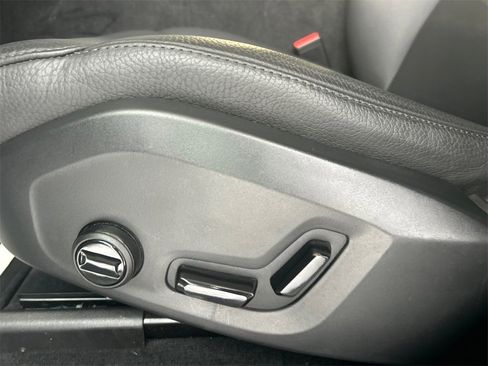 Certified 2025 Volvo XC60 B5 Plus image 11