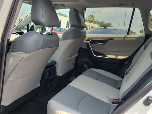 Used 2020 Toyota RAV4 XLE Premium image 7