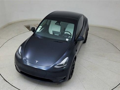 Used 2024 Tesla Model Y 2WD image 76