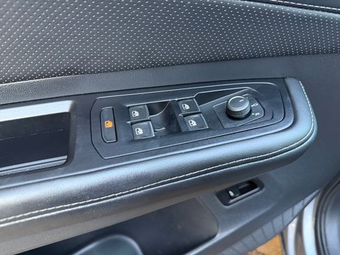 Used 2024 Volkswagen Atlas SE w/ Panoramic Sunroof Package FWD image 17