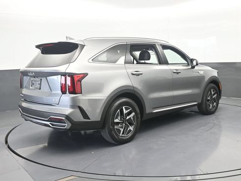 Used 2023 Kia Sorento EX w/ Panoramic Sunroof Package FWD image 6