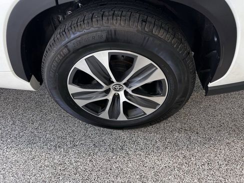 Certified 2021 Toyota Highlander XLE image 10