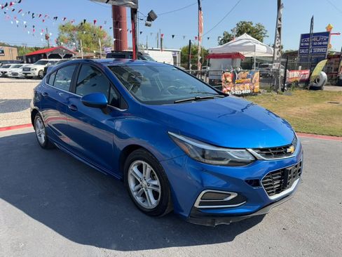 Used 2017 Chevrolet Cruze LT w/ Convenience Package FWD image 1