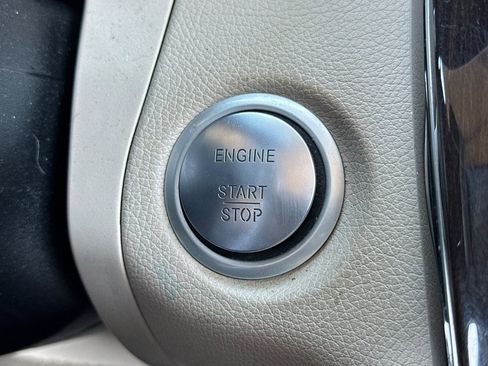 Used 2018 Mercedes-Benz GLC 300 4MATIC image 33